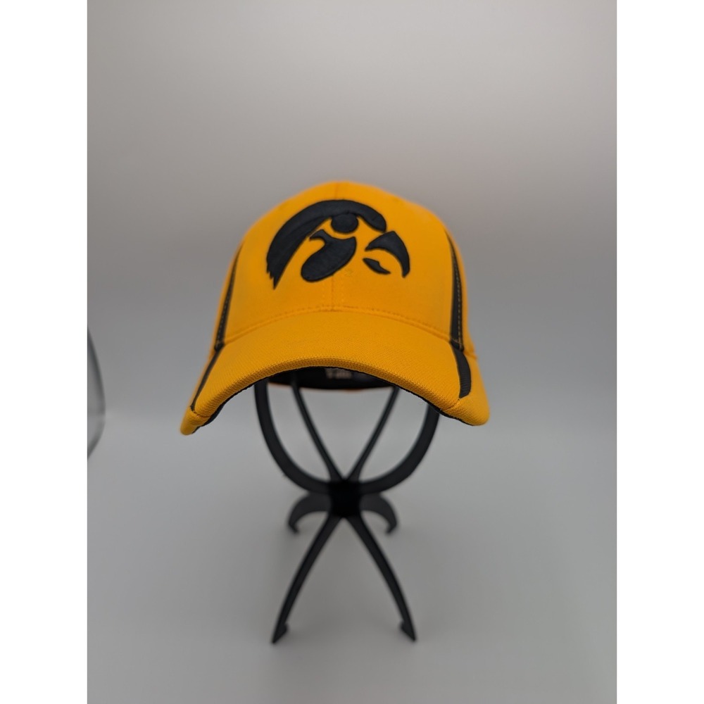 Men's Top of the World Black Iowa Hawkeyes One Fit Flex Hat